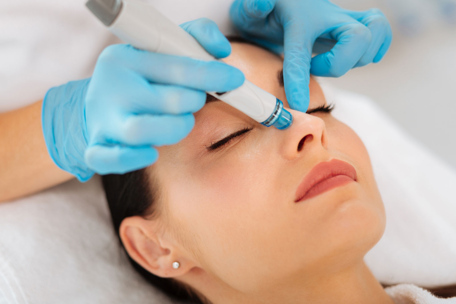 A woman receiving a Hydrafacial MD